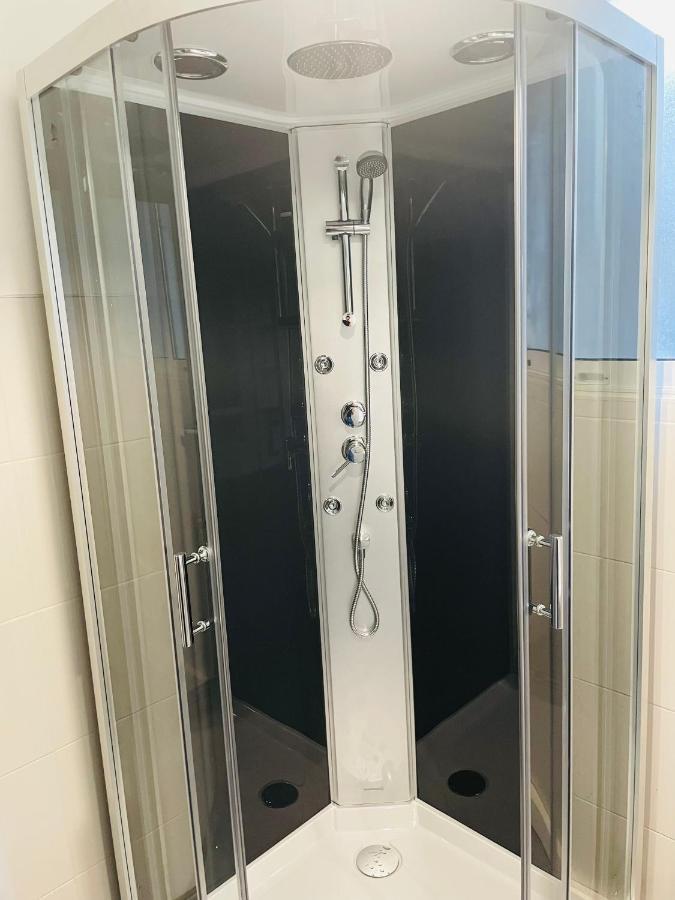 Charmant Appartement De Coeur De Ville - 2 Chambres Lits Queen Size - Netflix - Wifi Cherbourg-en-Cotentin Esterno foto